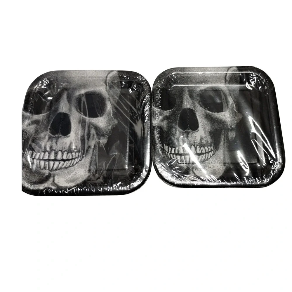 NEW Mainstays Black Skull Halloween Party Plates 6.9